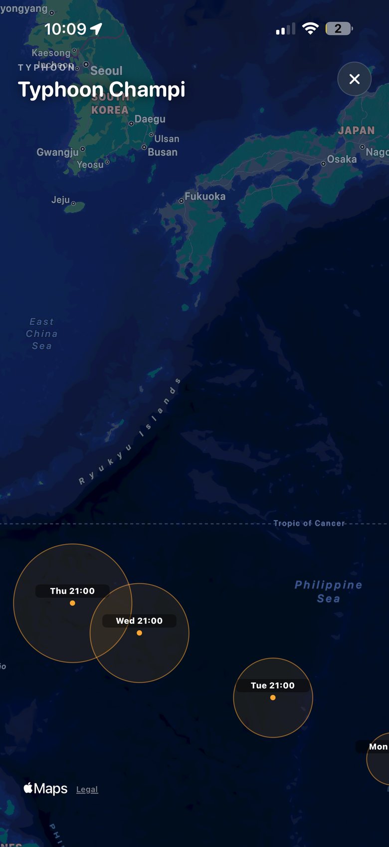 The full-screen typhoon map in SHINDO: JMA forecast circles for Tuesday to Thursday spreading across the Philippine Sea towards the Ryukyu Islands.